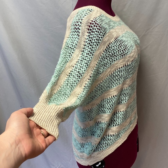 Shrinking Violet light sweater - Picture 5 of 7